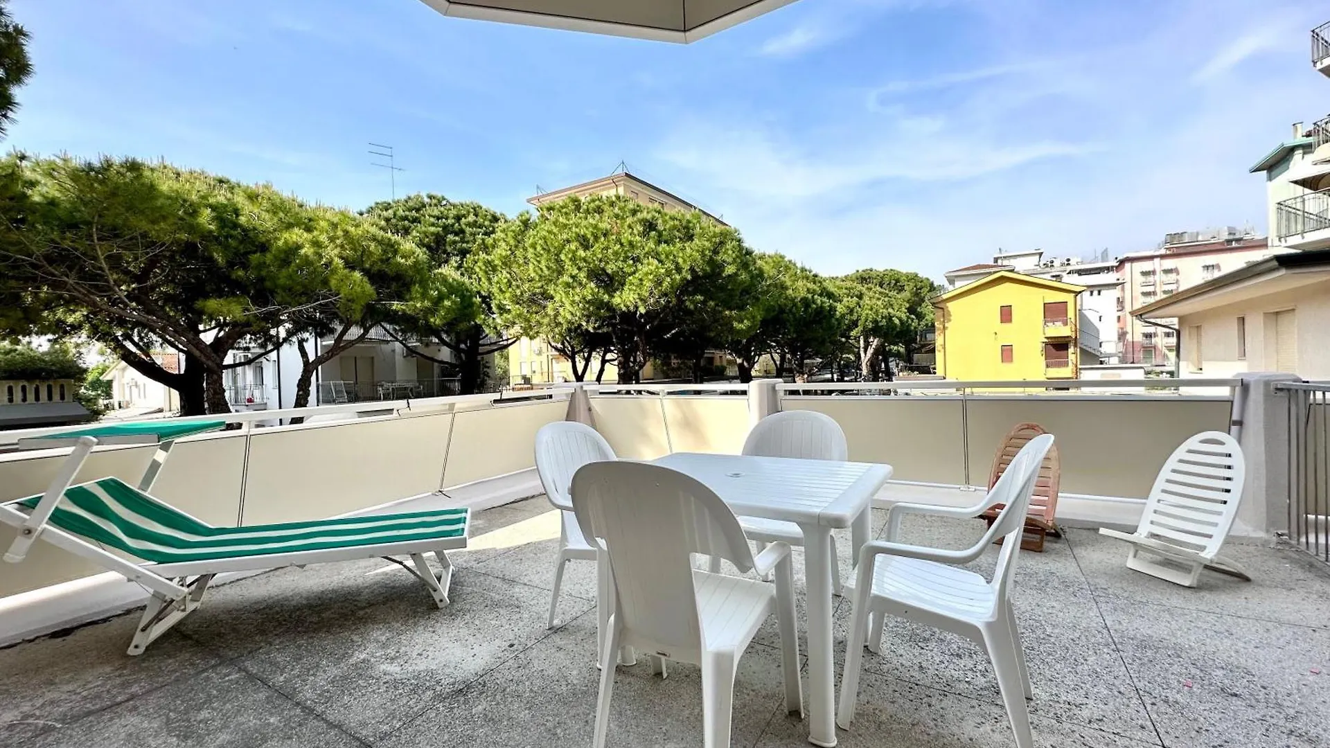 Residence Vera 101-Carraro Immobiliare Jesolo-Family Apartments Italy